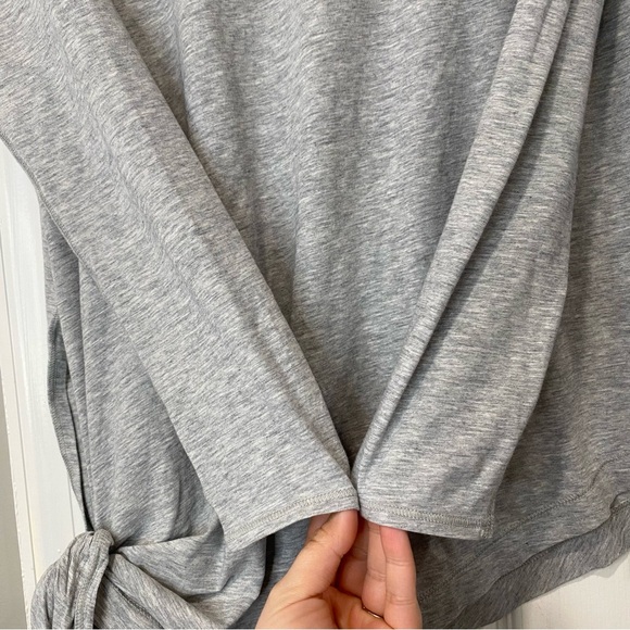 Lululemon To The Point Long Sleeve Heathered Core Light Grey Size 10* Womens - Picture 5 of 12